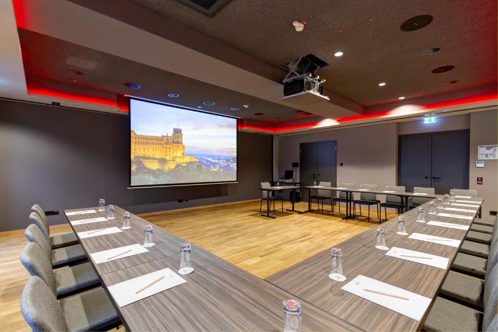 Posezení v ubytování Qube Hotel Bahnstadt