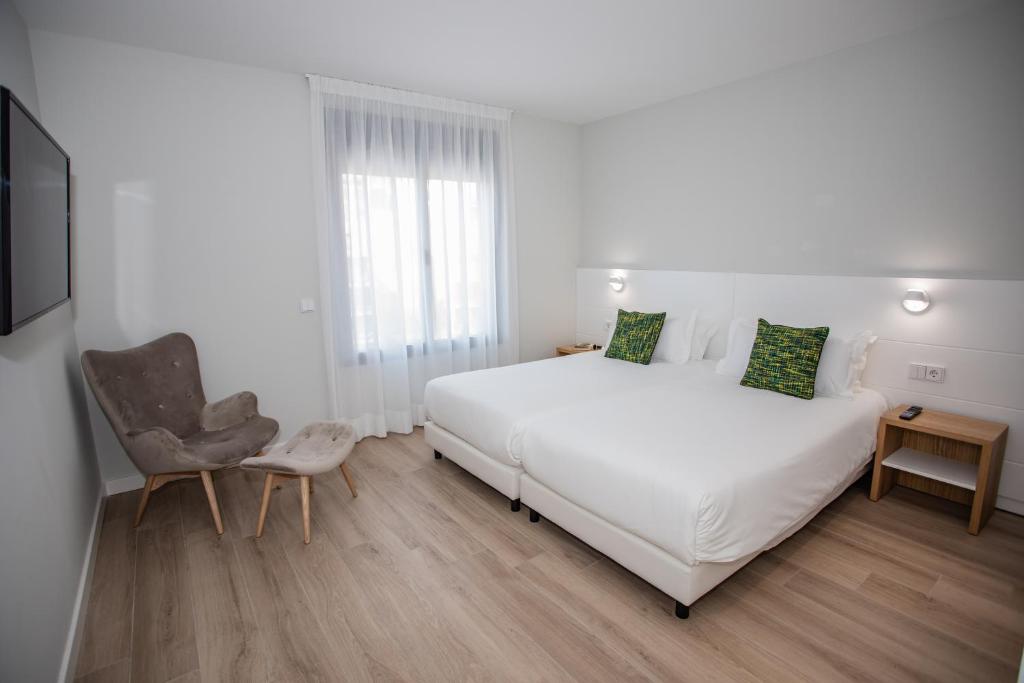 A bed or beds in a room at Arguineguín Park By Servatur VV