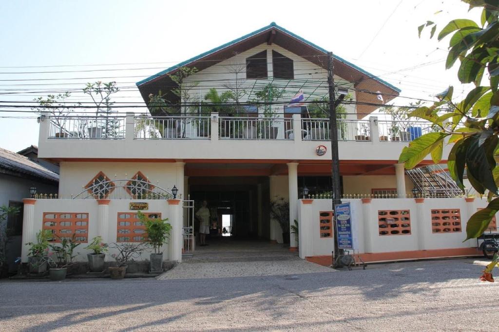 a house with a balcony on top of it at Ban Sulada Guest House in Laem Ngop