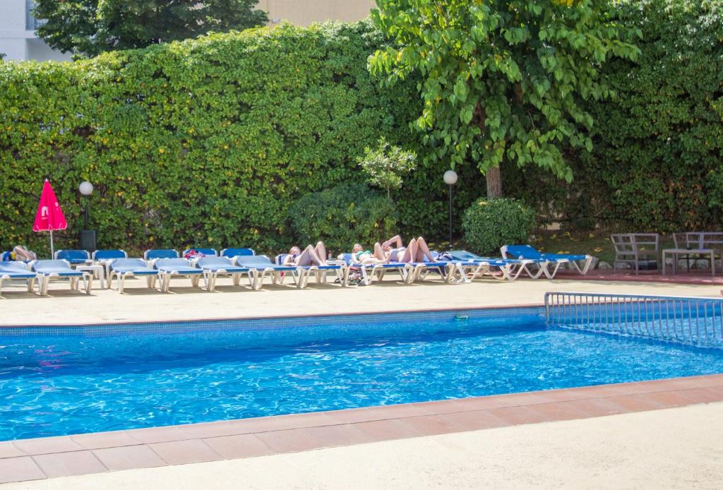 Bazén v ubytování Hotel Villa Garbí nebo v jeho okolí