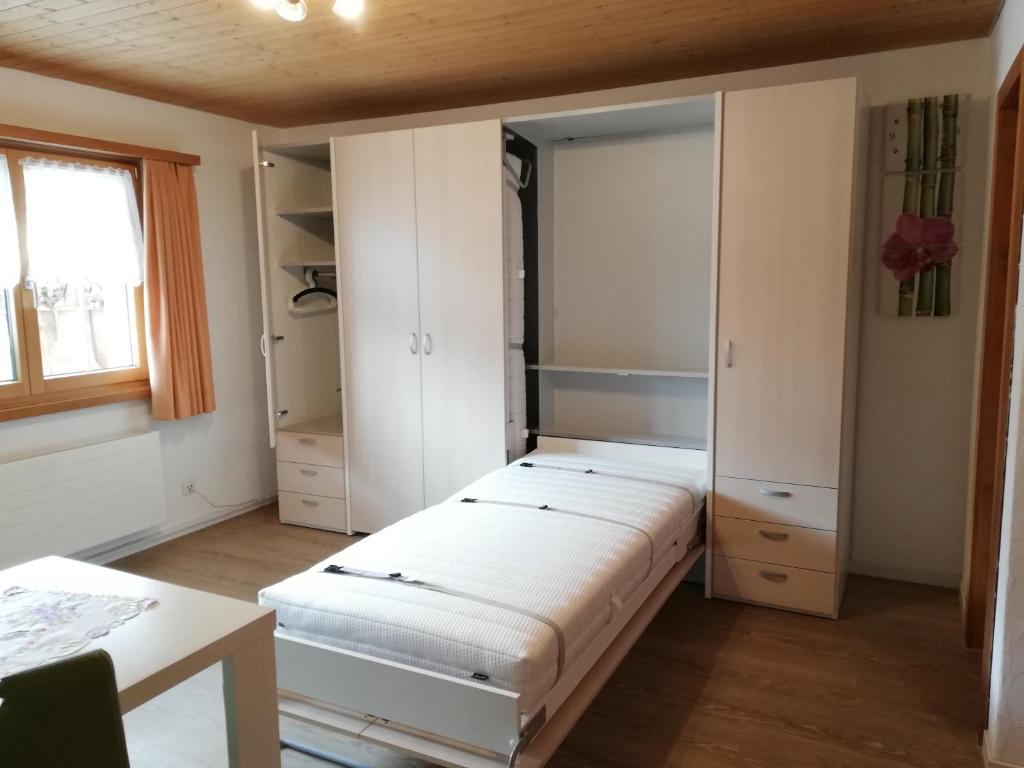 Postel nebo postele na pokoji v ubytování Ferienwohnung Casa Ursina