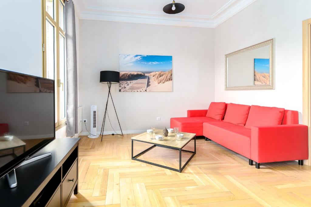 Bright and spacious apartment equipped with all comfort at two steps from