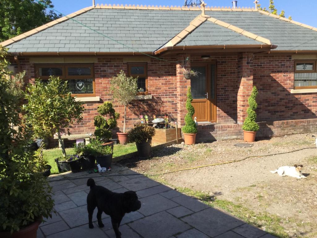 Grooms cottage - Two-Bedroom House