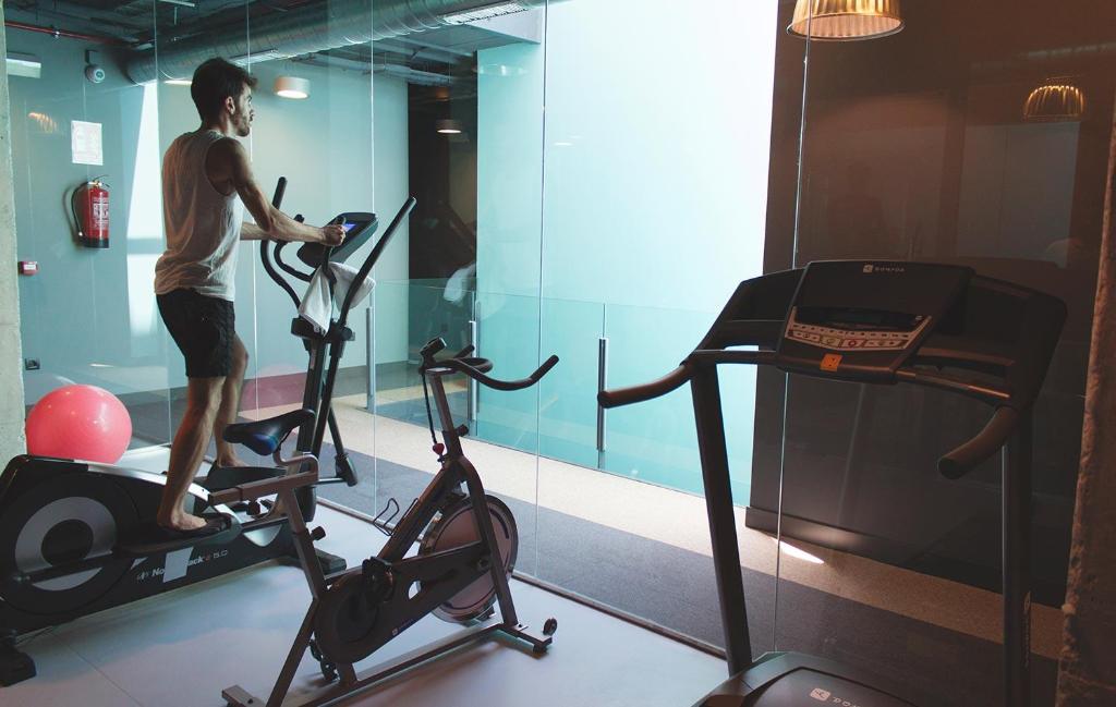 Posilňovňa alebo fitness centrum v ubytovaní Apartamentos NONO by Charming Stay