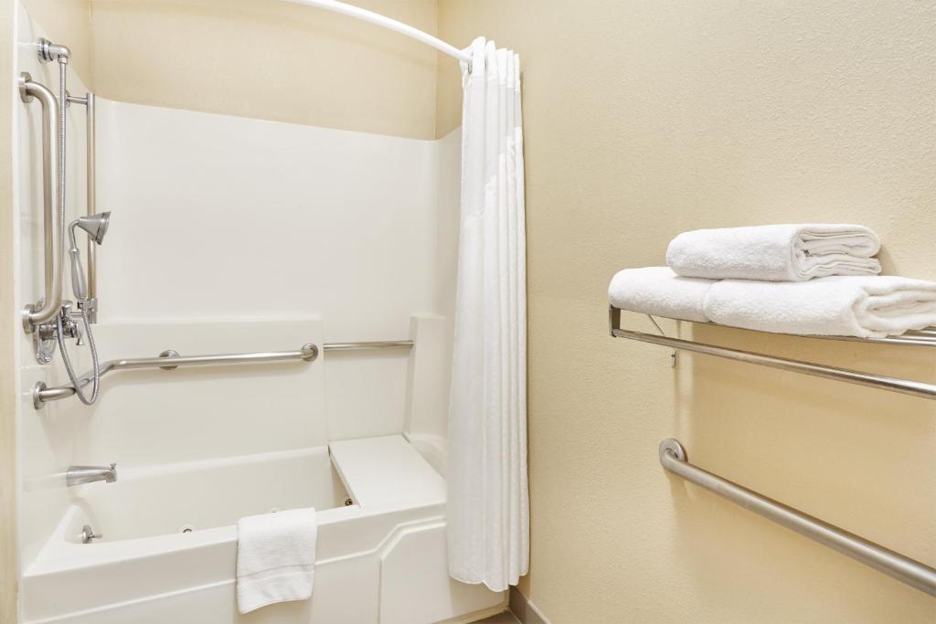 Holiday Inn Express & Suites Chicago-Libertyville, an IHG Hotel - King Room Met Badkuip - Toegang Voor Gehandicapten/Niet Roken