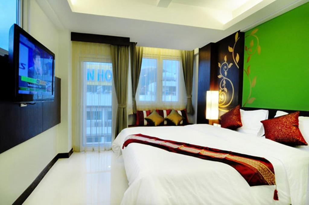 Postel nebo postele na pokoji v ubytování PS Hotel Phuket Patong - SHA Plus