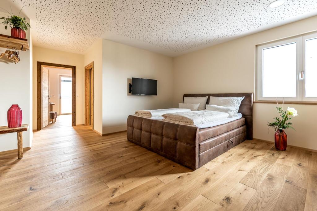 A bed or beds in a room at Jacky's Mühle