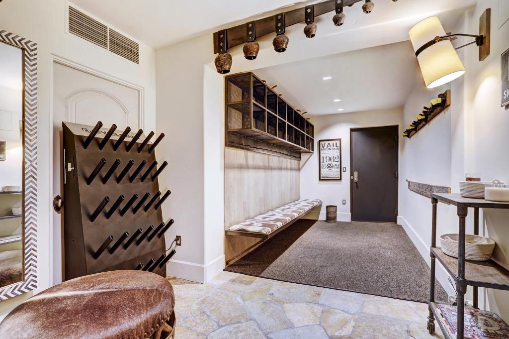 Postel nebo postele na pokoji v ubytování Lodge at Vail, A RockResort