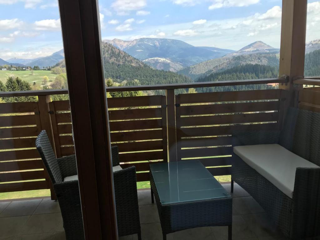 Nespecifikovaný výhled na hory nebo výhled na hory při pohledu z aparthotelu