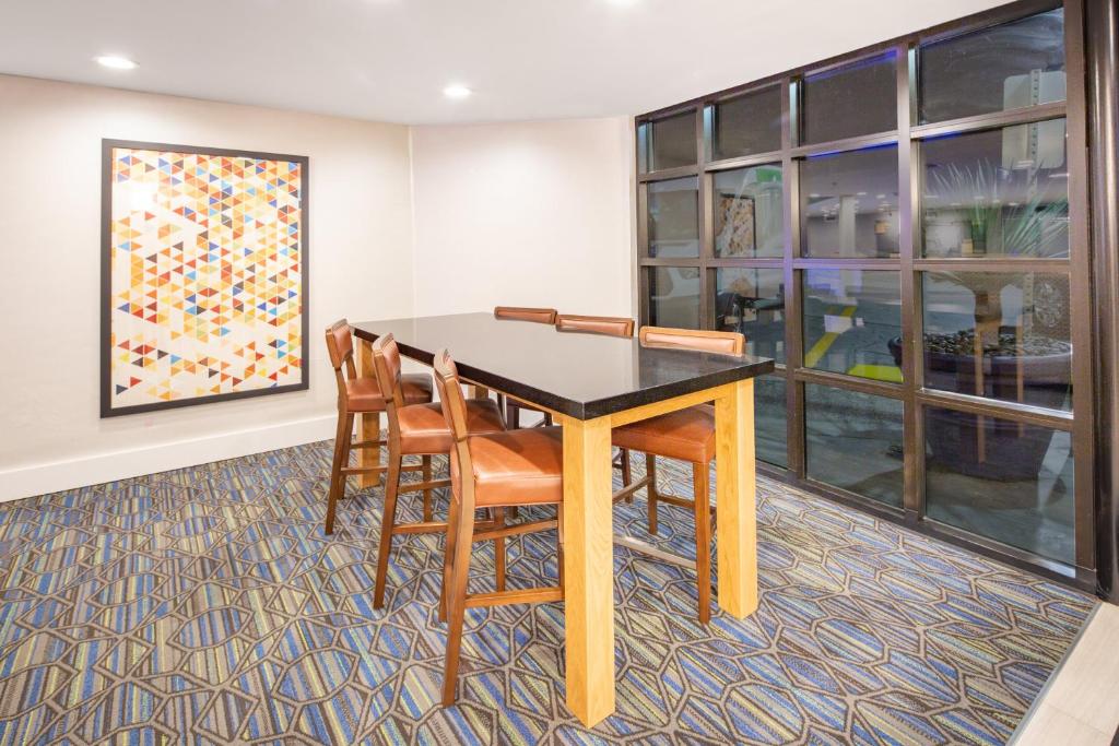 Holiday Inn Express San Diego Airport-Old Town by IHG photo