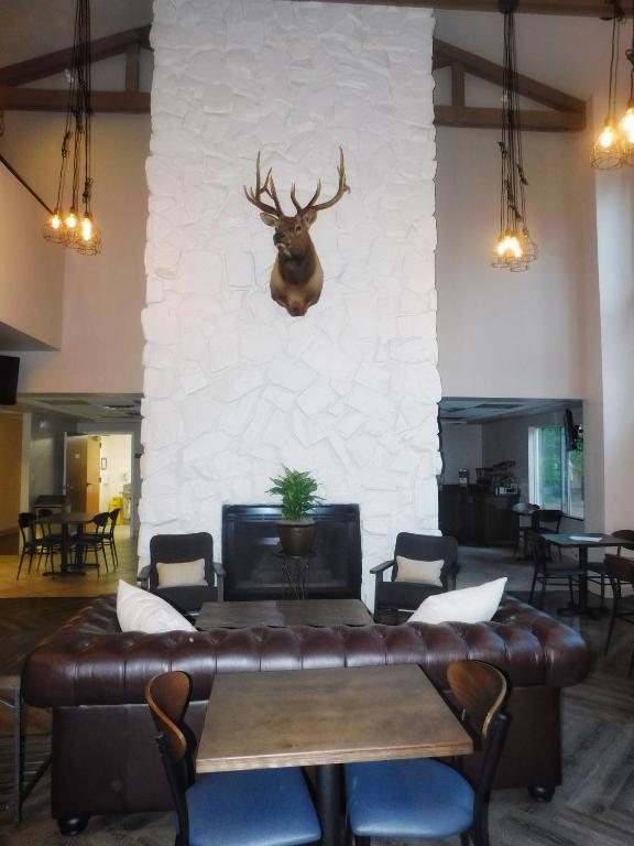 GreenTree Inn & Suites Pinetop photo