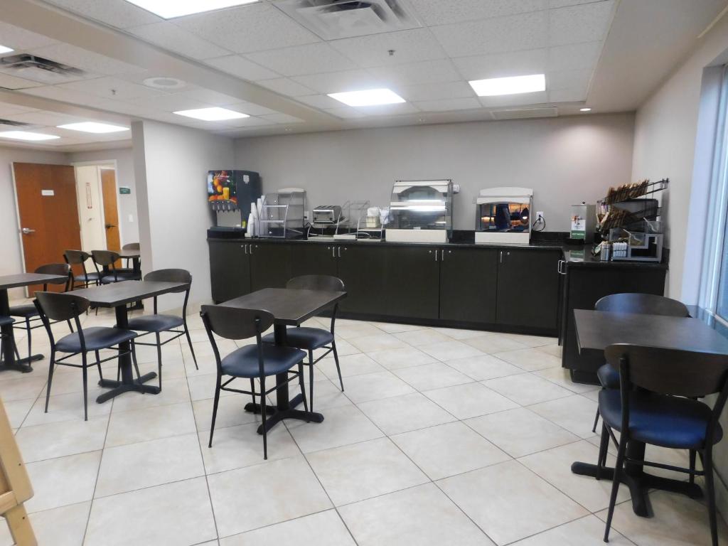 GreenTree Inn & Suites Pinetop photo