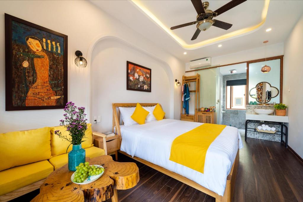 Postel nebo postele na pokoji v ubytování An Nhien Boutique Villa