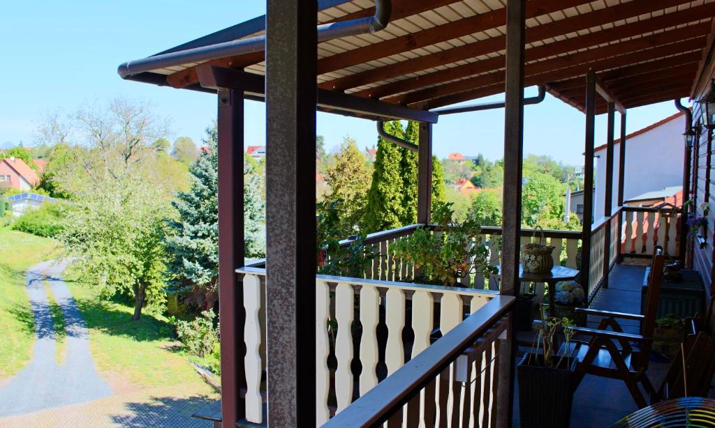 Balkón nebo terasa v ubytování Pension Kurhausblick