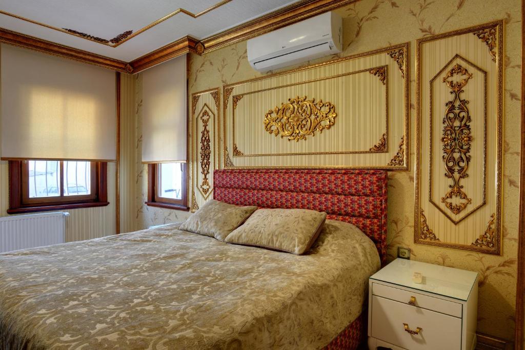 Giường trong phòng chung tại Emirganlı Ottoman House