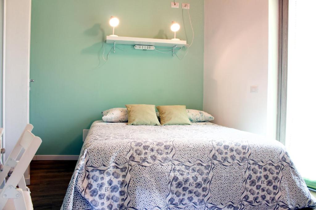 Postel nebo postele na pokoji v ubytování LA MAGNOLIA Guests House