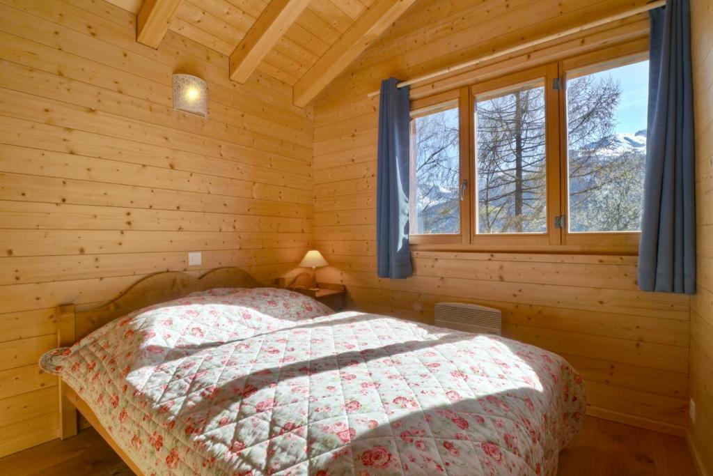 Postel nebo postele na pokoji v ubytování Comfortable chalet in the heart of nature, calm and peaceful