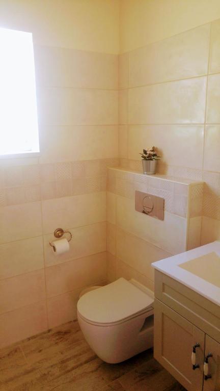 הבית ליד המצוק By The Cliff - Two-Bedroom Villa