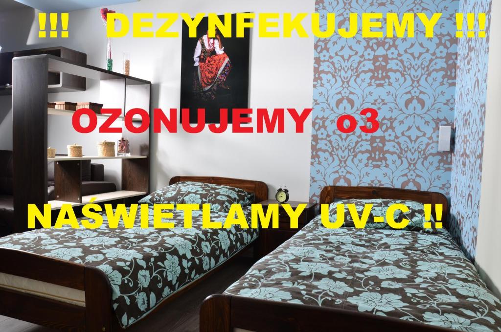 Łóżko lub łóżka w pokoju w obiekcie Apartament Kielce Folk