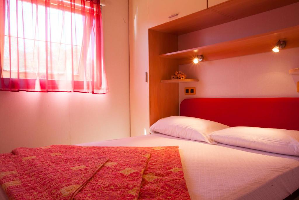 Postel nebo postele na pokoji v ubytování Camping Village Capo D'Orso