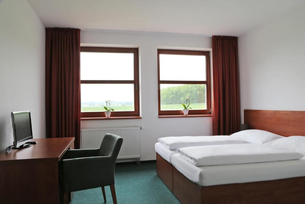 Cama o camas de una habitación en Sporthotel Hostivice