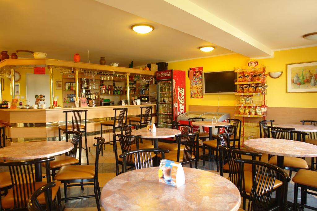Restaurace v ubytování Ośrodek Wczasowy Dankar