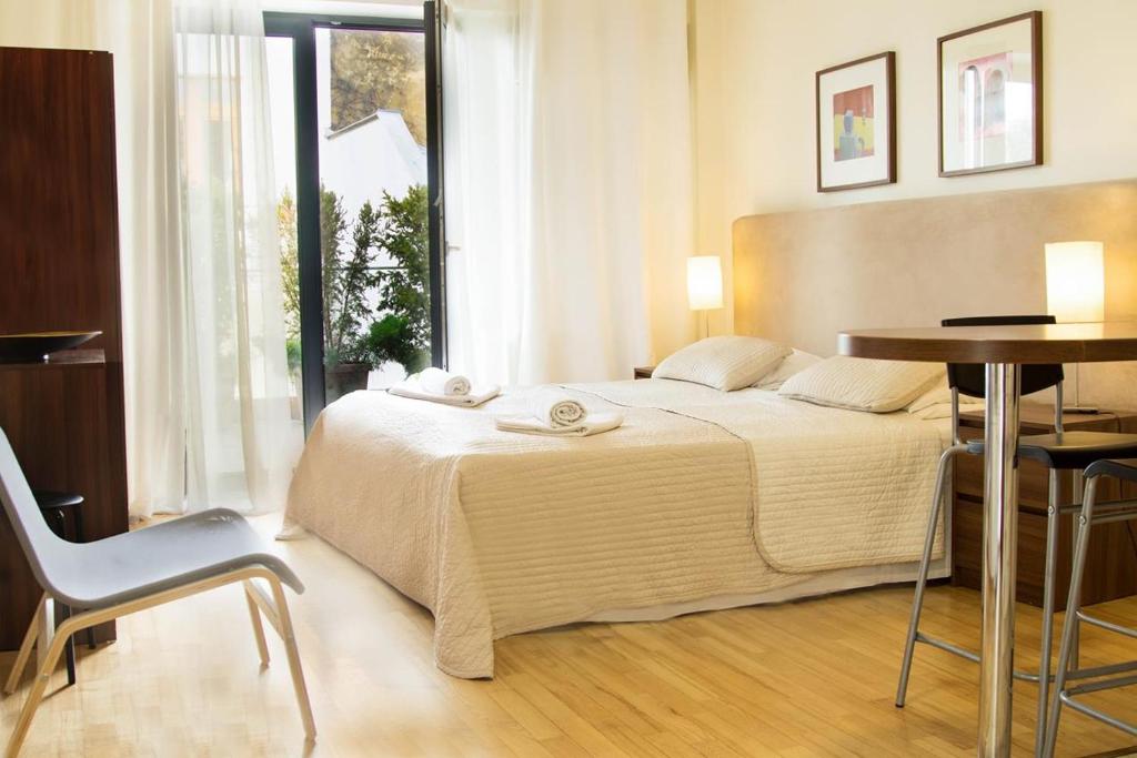 Posteľ alebo postele v izbe v ubytovaní Main Square Studio with TERRACE & Air condition
