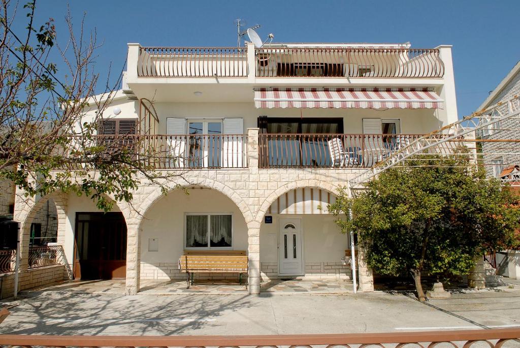 a house with a balcony on top of it at Apartments Villa Tanja in Podstrana