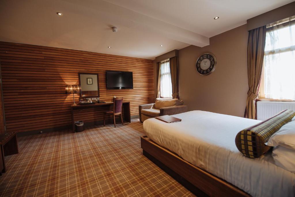 Postel nebo postele na pokoji v ubytování Lynnhurst Hotel