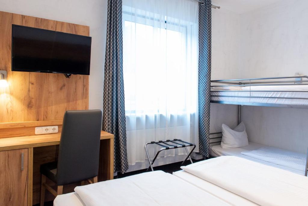Postel nebo postele na pokoji v ubytování Hotel Fischertor