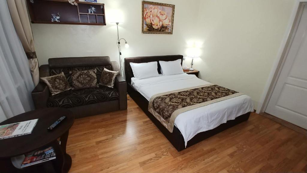Posteľ alebo postele v izbe v ubytovaní One bedroom 3,4 Mala Zhytomyrska