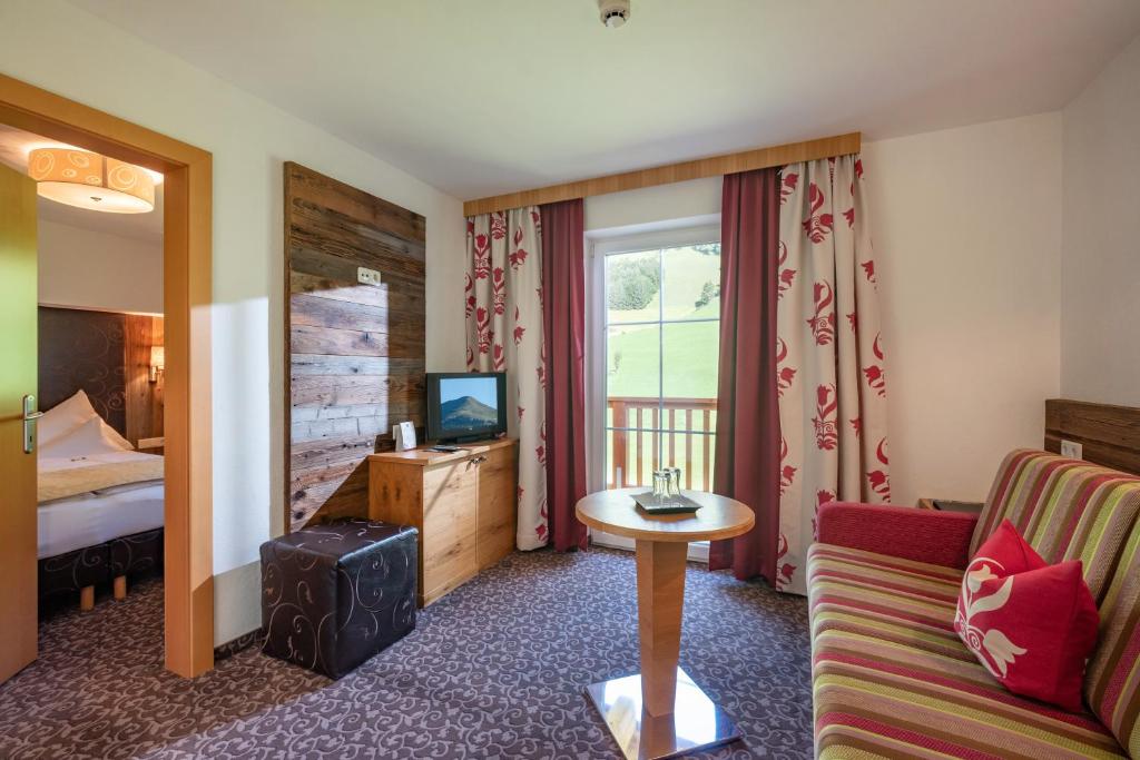 TV a/nebo společenská místnost v ubytování Hotel Maria Theresia