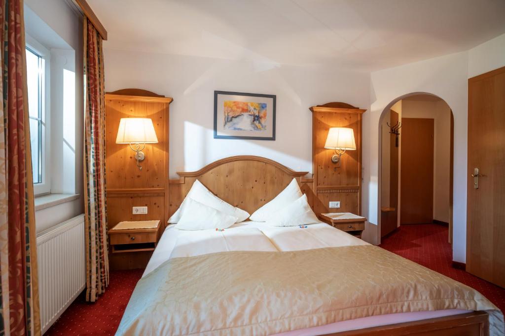 Postel nebo postele na pokoji v ubytování Hotel Maria Theresia