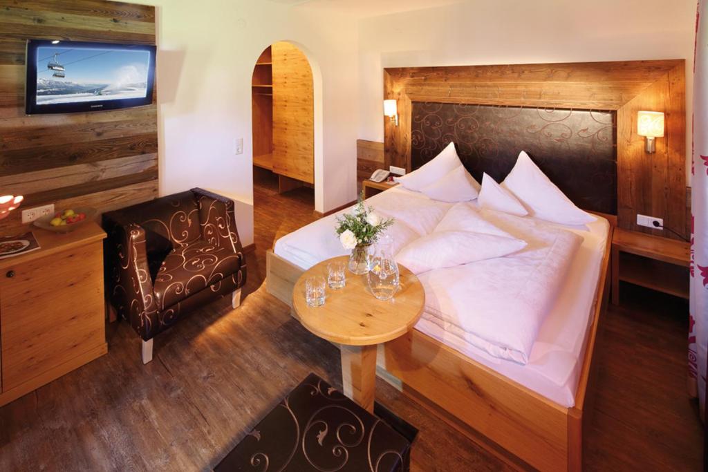Postel nebo postele na pokoji v ubytování Hotel Maria Theresia
