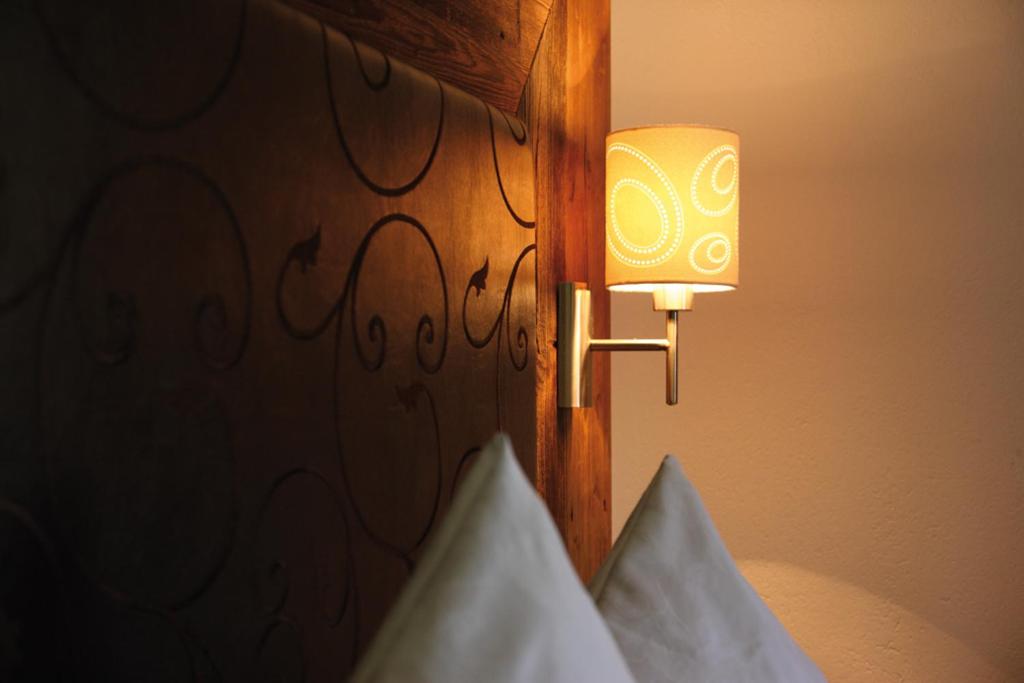 Postel nebo postele na pokoji v ubytování Hotel Maria Theresia