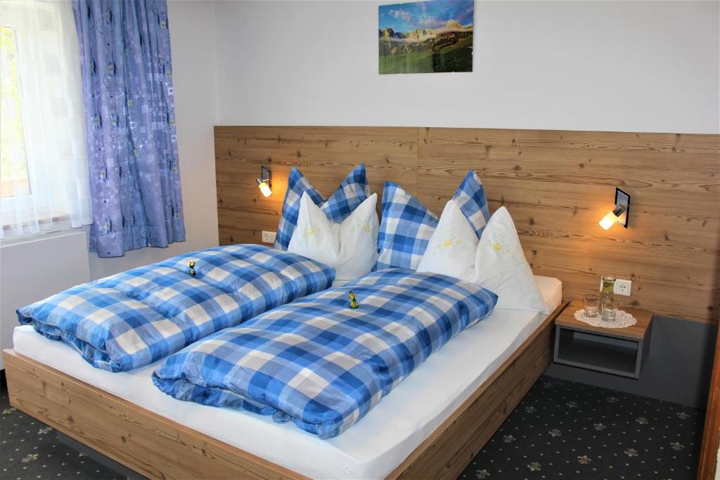 Postel nebo postele na pokoji v ubytování Gästehaus Oberauer