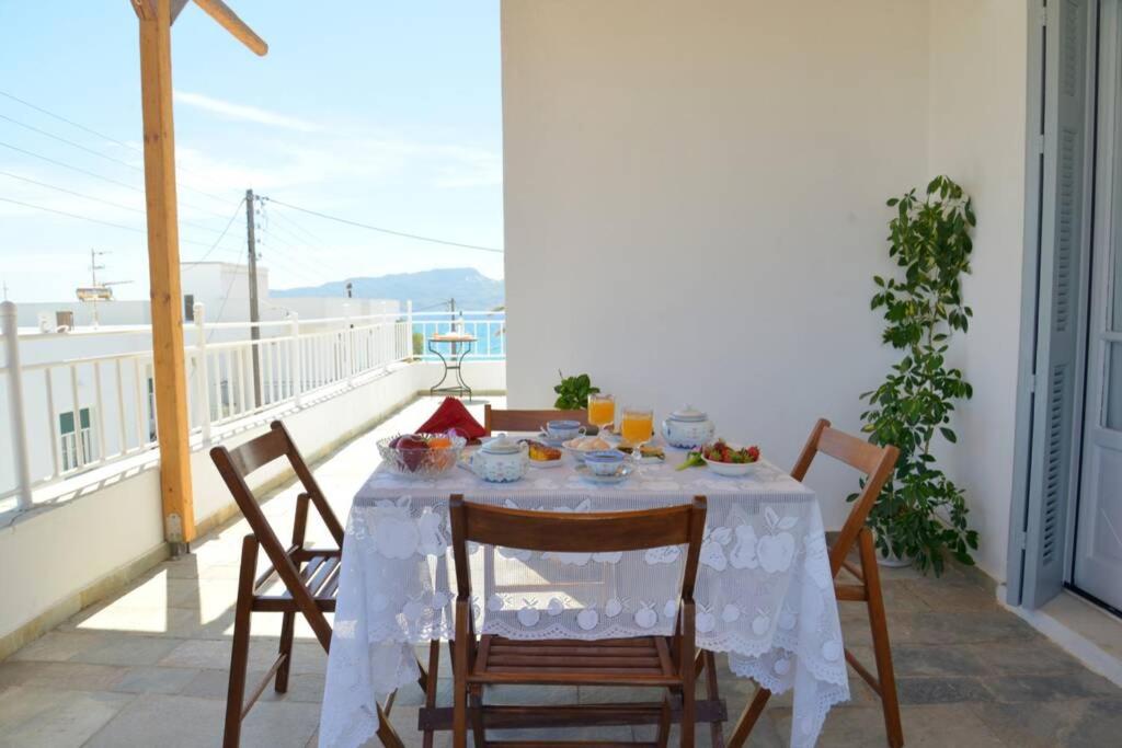 Balkón alebo terasa v ubytovaní Esperos Seaside Suite in Adamas, Milos