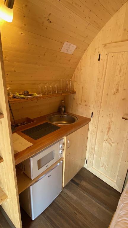 Kuchyň nebo kuchyňský kout v ubytování Glamping Park