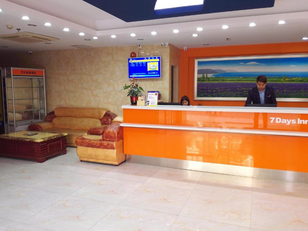 Lobbyn eller receptionsområdet på 7Days Inn Shenzhen Sha Mei Metro Station
