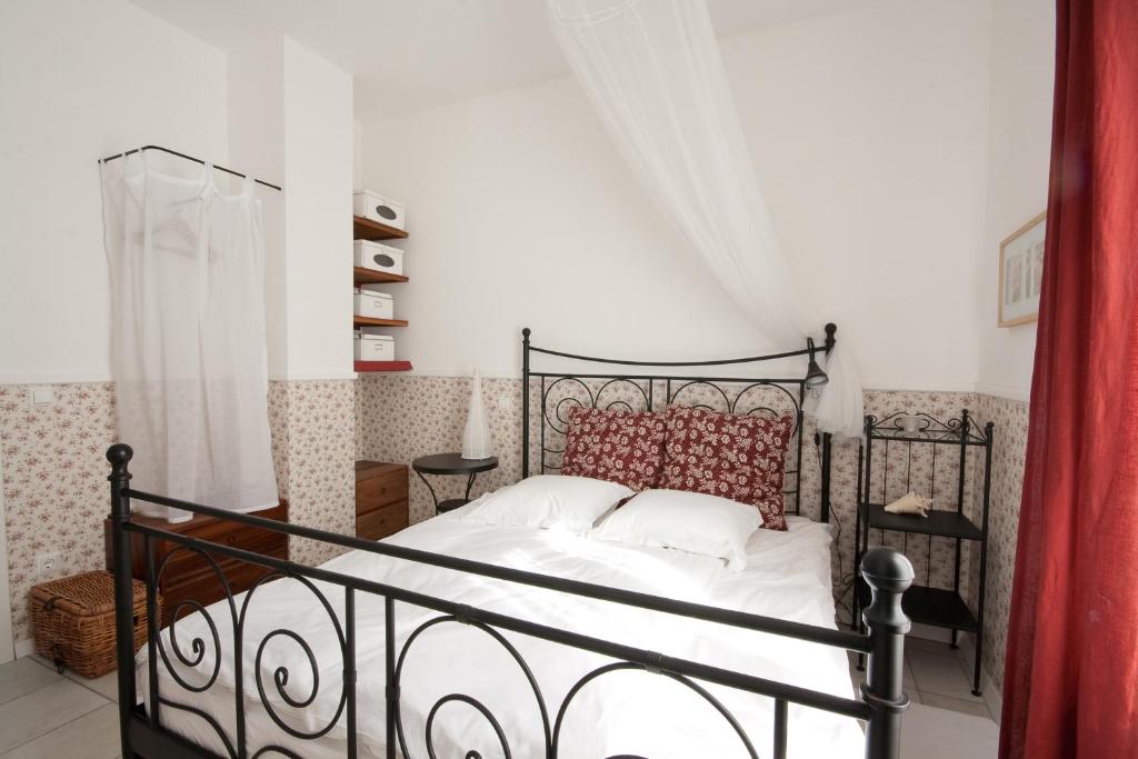 Postel nebo postele na pokoji v ubytování Pavi apartments Vila Amalia