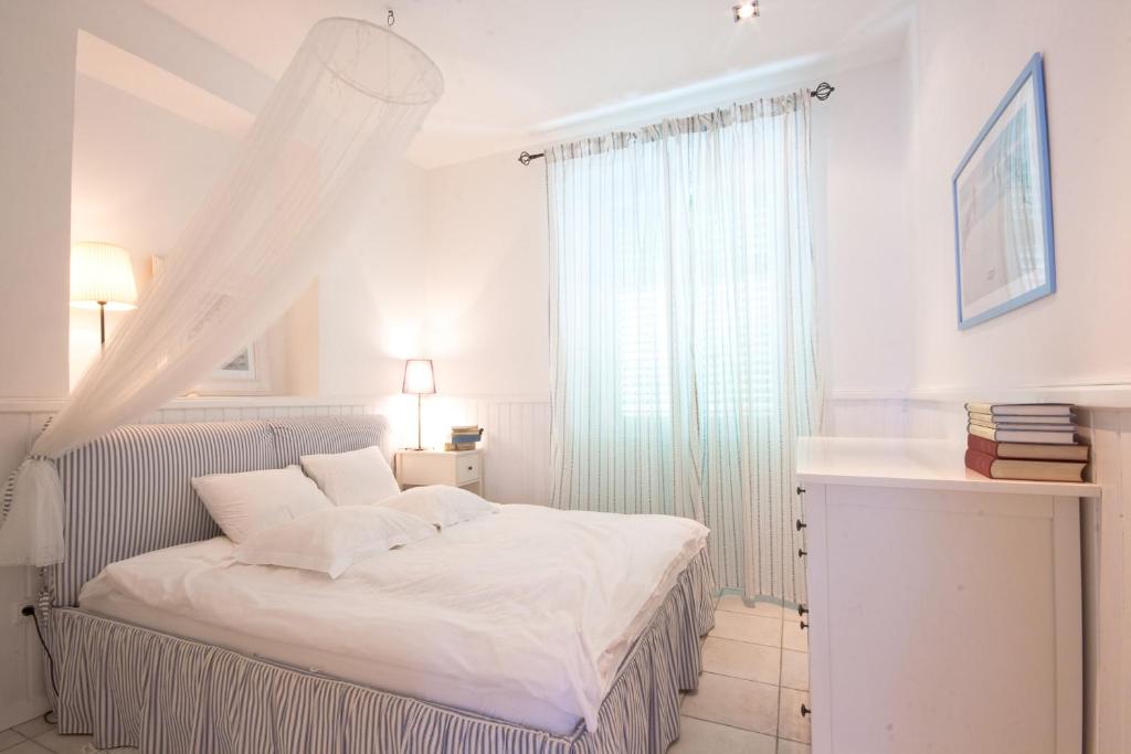 Postel nebo postele na pokoji v ubytování Pavi apartments Vila Amalia