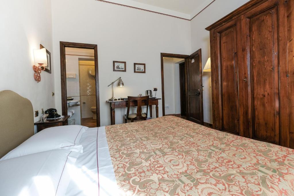 A bed or beds in a room at Borgo Grondaie