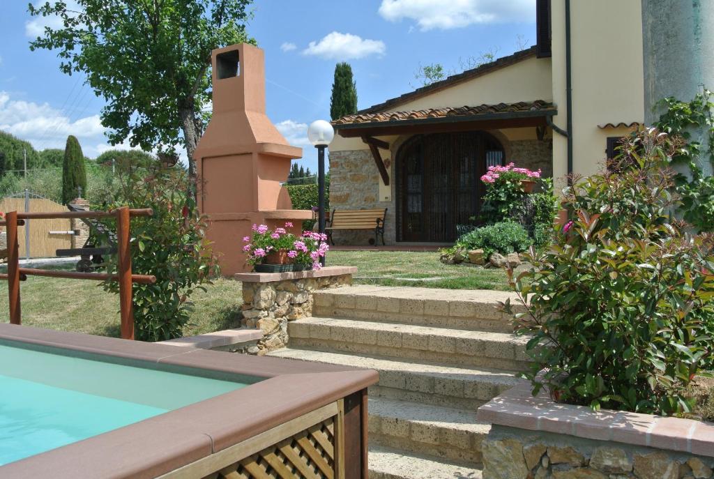 a house with a swimming pool in a yard at CASE&COLLINE Podere S'Ignazio in Montescudaio