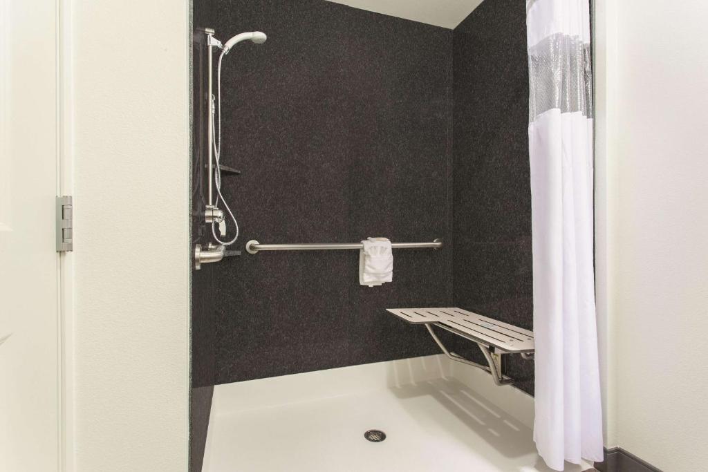 La Quinta by Wyndham Tumwater - Olympia photo