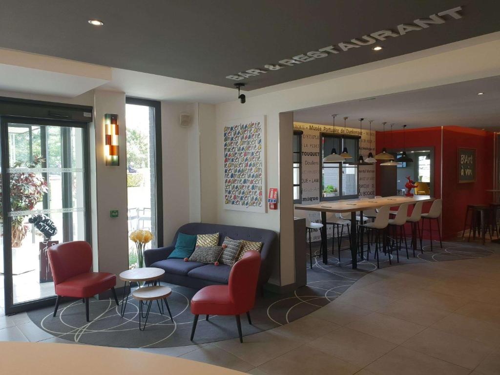 Posezení v ubytování ibis Styles Douai Gare Gayant Expo