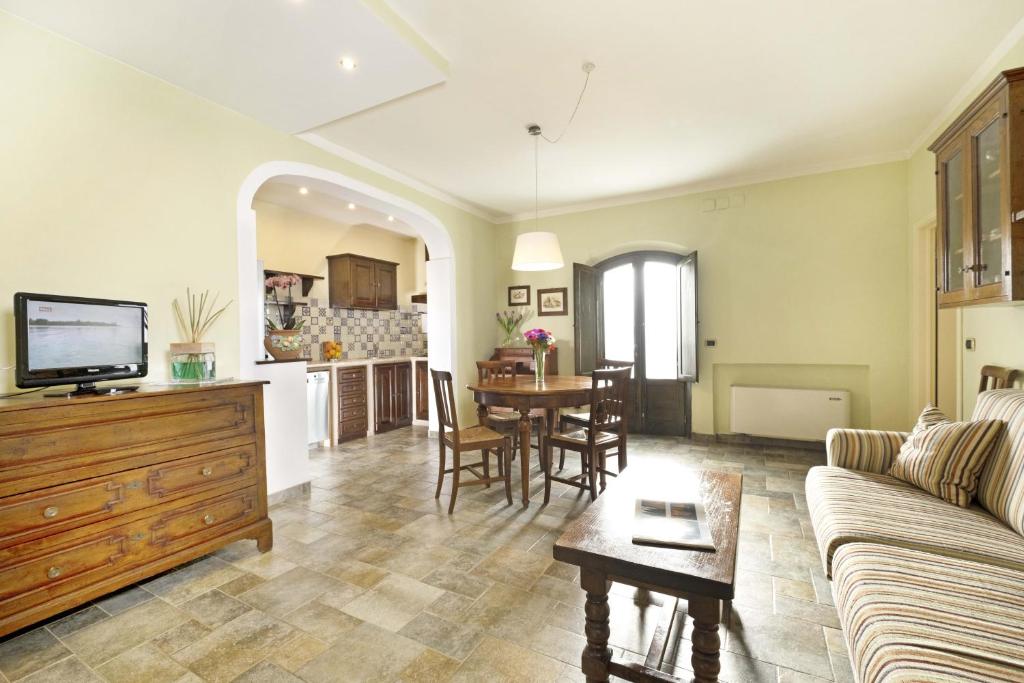 A kitchen or kitchenette at Borgo Grondaie