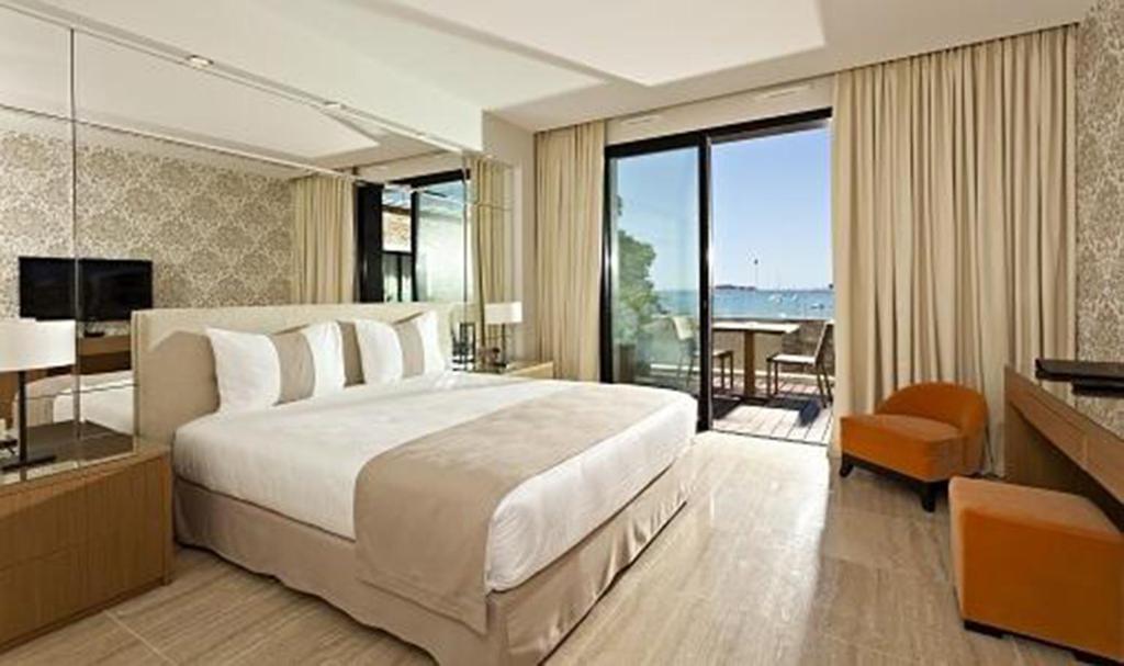 Hostellerie La Farandole - Superior Double Room With Sea View