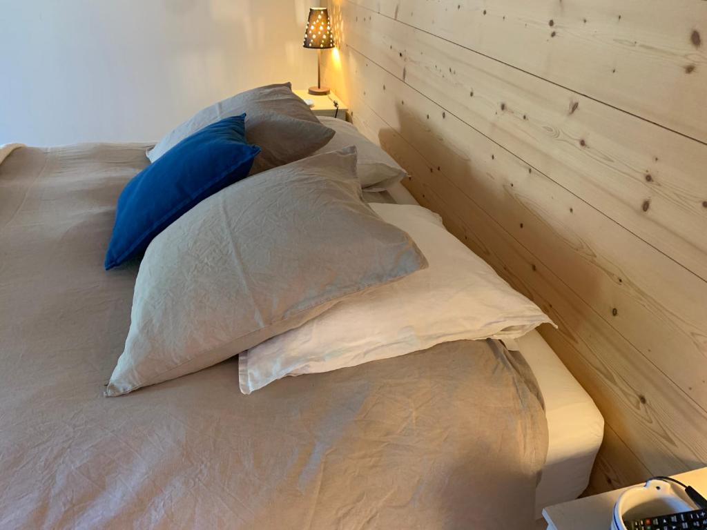 Postel nebo postele na pokoji v ubytování La Colonie - Maison d'Hôtes