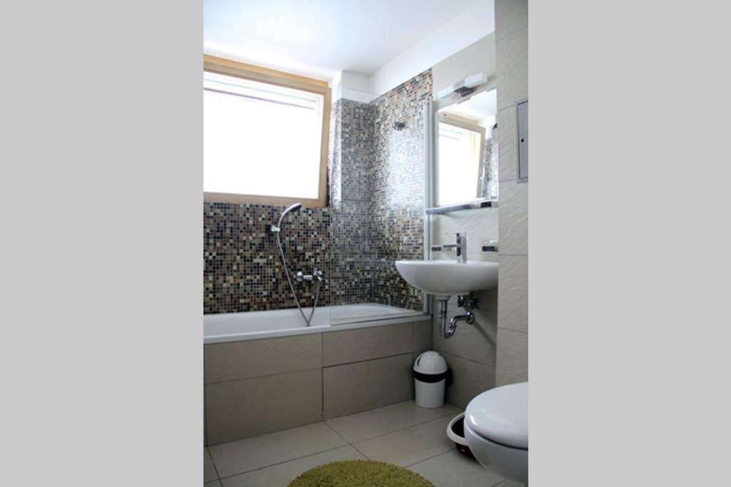 Koupelna v ubytování Rodinný apartmán v srdci Šumavy
