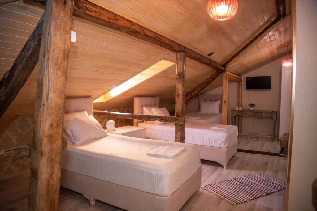 Postel nebo postele na pokoji v ubytování Otantik Shumen
